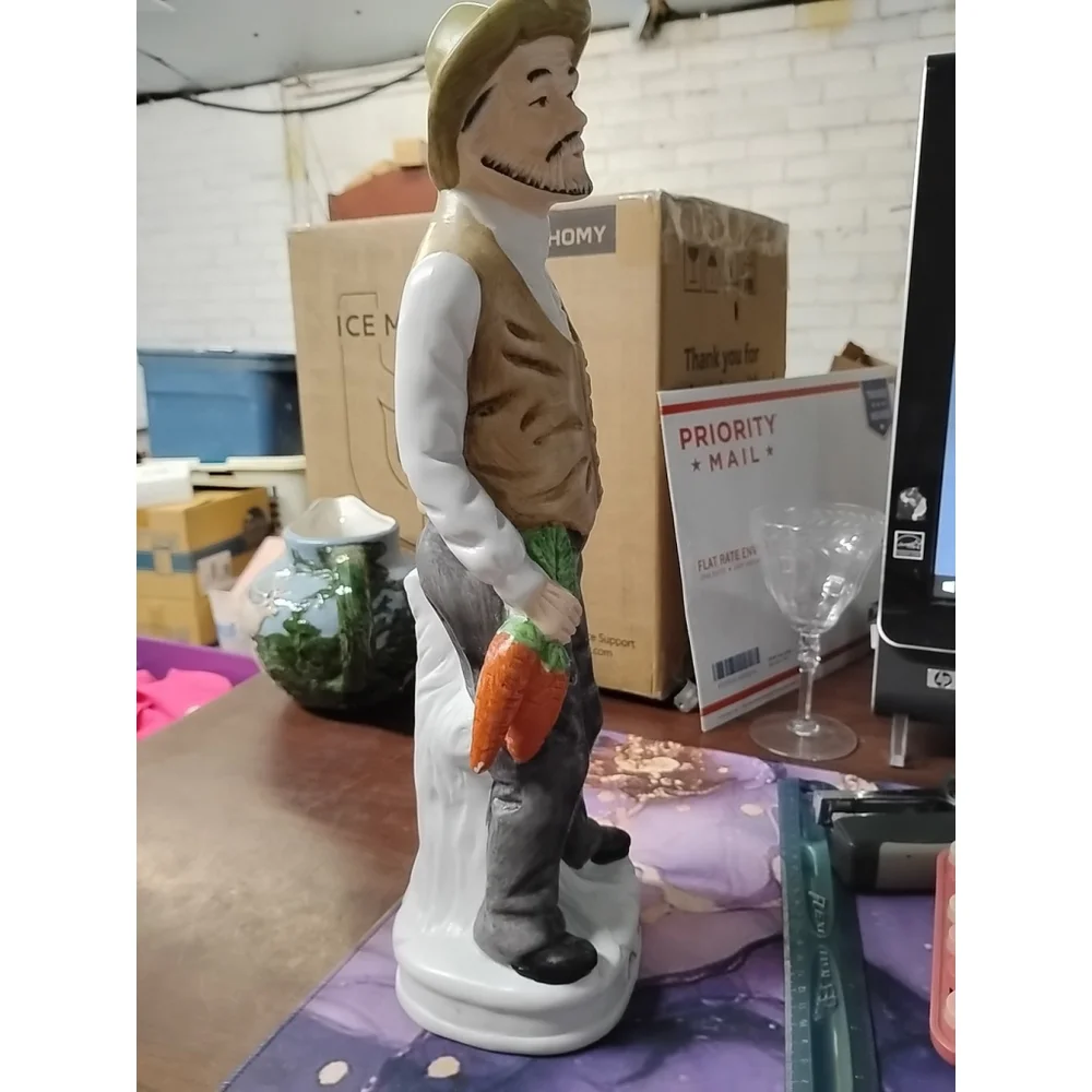 Vintage Homco Ceramic Old‎ Man Farmer Holding Carrots Figurine 15.5